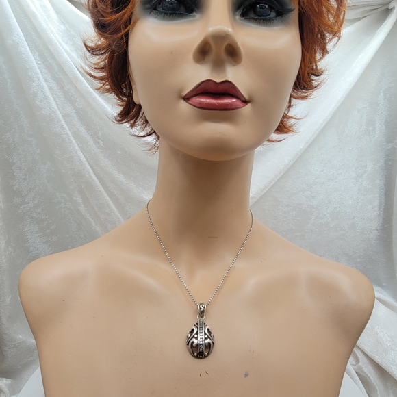 Sterling Italian Silver Wonderful Detailed Pendant Necklace - Picture 2 of 5